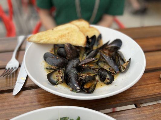 Prince Edward Island Mussels - delicious broth!!