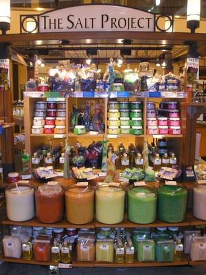 Kiosk diplaying 'bath salt ART'. Pick a bottle & fill it up. Its FUN!