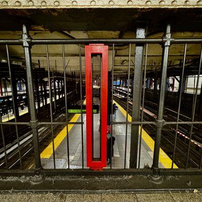 Union Square Subway Station (4,5,6,L,N,Q,R.W) - Mary Miss "Framing Union Square" 1998, Overlooking IRT Tracks