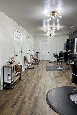 Main Area/Salon Stations