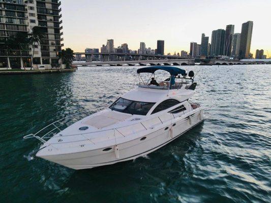 Miami yacht rental service