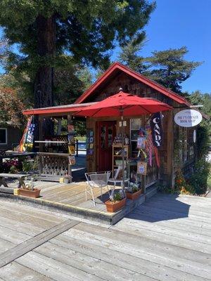 Front of the store. How cute!