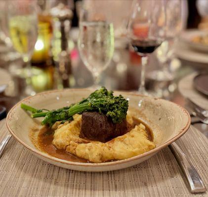 Beef short ribs with mashed potatoes and broccolini