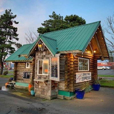 This place sure was a lifesaver as I drove through the city. Their warm drinks kept me going!