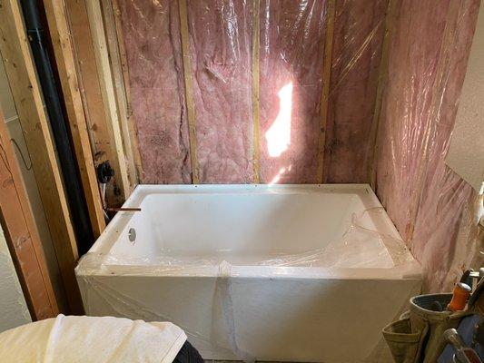 Bath tub install.