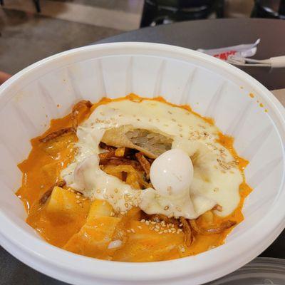 Rose topokki soup with cheese