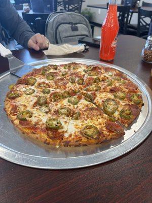 Large Pizza w/pepperoni & jalapeños