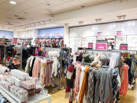 Scarfs and accessories