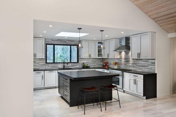 Black absolute kitchen with miter edges and waterfall