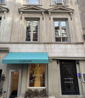 The townhouse is so cute !!