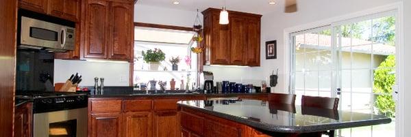 4 Seasons Construction & Garage Doors