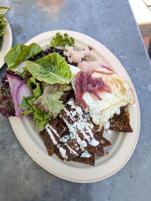 Chilaquiles de mole negro