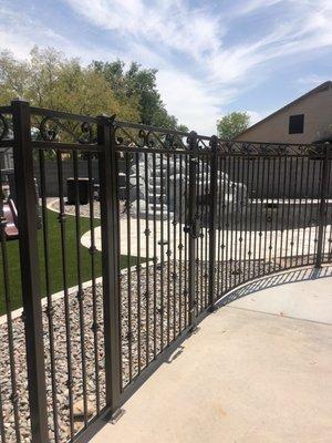 Custom pool fencing