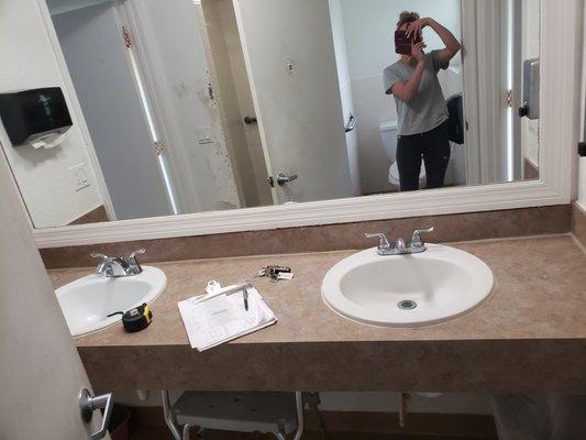 I have the bowls we need 6 countertops like this in picture and with a hole for Disposal/garbage in the middle of the bowls