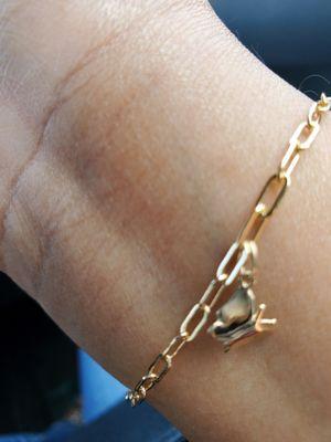 My beautiful 18k cold infinity bracelet! Love how it sparkles and shines.