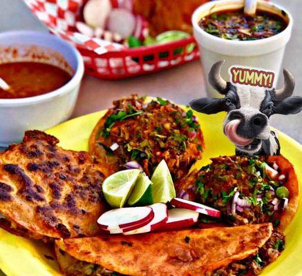 Tacos y un Rico Consomé