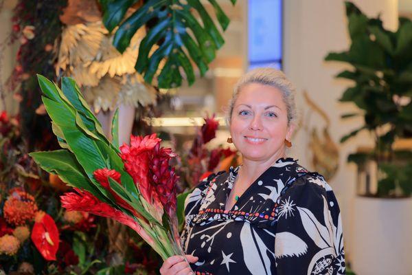 Fleurs de Villes "ARTISTE" 2024 at 900 North Michigan Shops exhibition