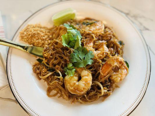 Pad thai with shrimp
