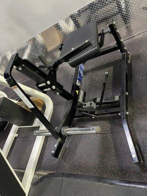 Seated calf raise machine