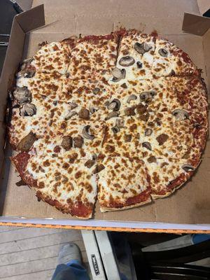 Sausage mushroom pizza