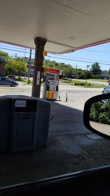 NO RESTROOMS CANNOT PURCHASE HERE I LIKE FULL SERVICE