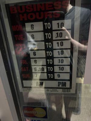 Opening and closing of the mart area