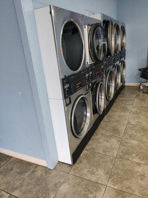 B&B's Laundromat