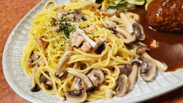 Asari Kinoko Cream Spaghetti