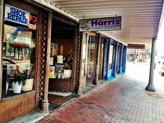 Harris J L Shoe Shop
