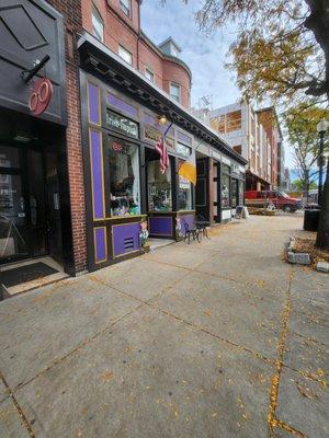 Outdoor view of the shop on the day I went