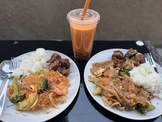 Pad See Ew Pad Woon Sen Thai Iced Milk Tea ( 24 OZ ) Garlic Pork Short Ribs