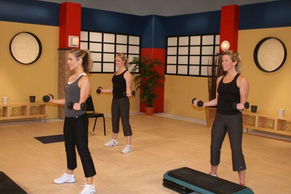 Light to Medium weight workouts with high repetition focusses on creating long lean muscles as well as muscle endurance.