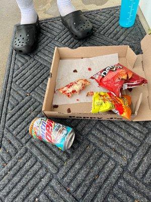 Pizza mtn dew and chips