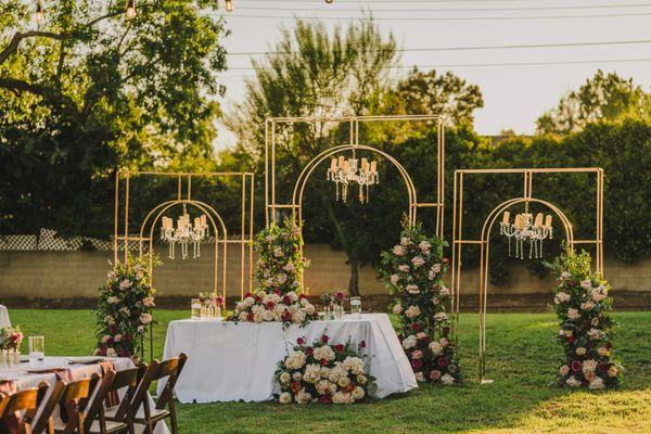 Gorgeous florals for this event. Shout out to Bernie @creativefloraldesignsinc