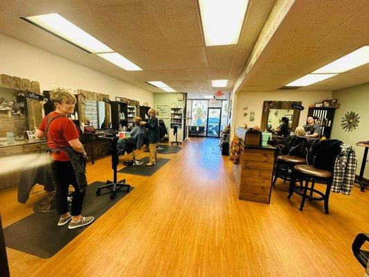 Hair la Vie Hair Salon