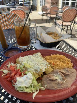 Enchilada verdes from the lunch menu for less than $13!