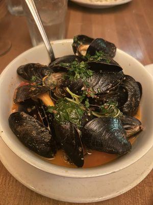 Cozze-mussles in delicious tomato brot