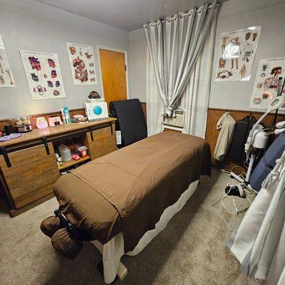 Heavenly Hands Massage & Acupuncture