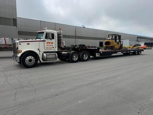 Got Ol Hubert out again this morning, picking up the forklift we dropped off at the job site yesterday. Thank you to all our Customers!