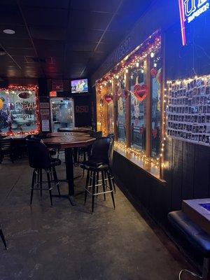Wolf's Sports Bar