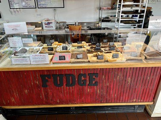 3 Rivers Pecans Fudge Factory and Amish Store