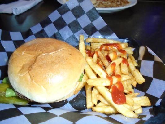 Burger, no cheese with fries