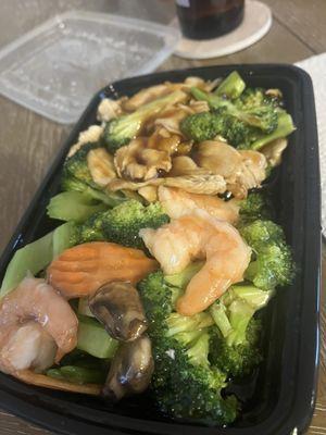 Dragon and phoenix, brown sauce on the chicken tasted like oil and cornstarch. The clear sauce on the shrimp part was completely tasteless.