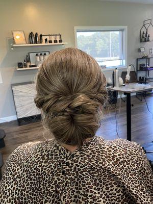 Back of "mom of bride"'s hair.