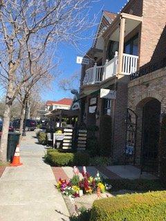 Great easy to find location. Near great retail. Safe area with great parking.