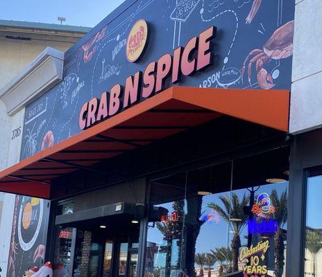 Crab N Spice located at the Dos Lagos shopping mall