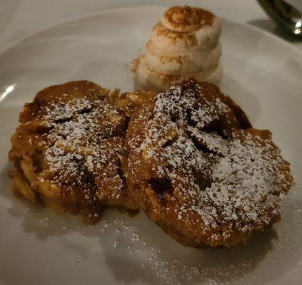 Apples Brownie w/ cinnamon cream.