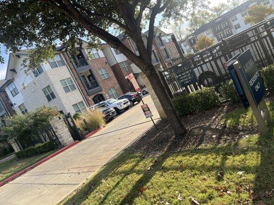 Laurel at Lake Highlands