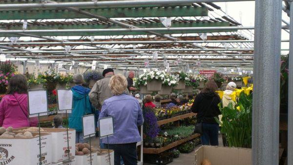 Dennis presenting a Saturday morning garden class.