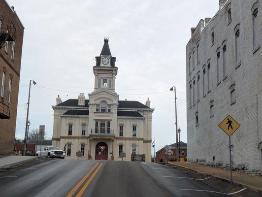 Adair County Courthouse, Columbia